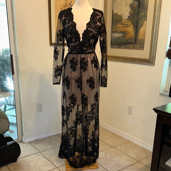 Soie’blu Black Lace Overlay Dress w/ Sheer Sleeves Size Large - Picture 7 of 16